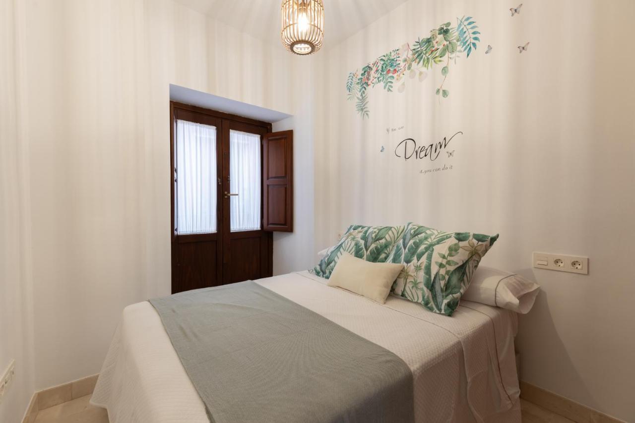 Apartamentos Nuria 19 グラナダ エクステリア 写真